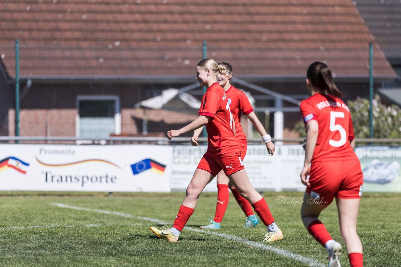 Bild 340 - F TSV Zarpen - Holstein Kiel II : Ergebnis: 2:6